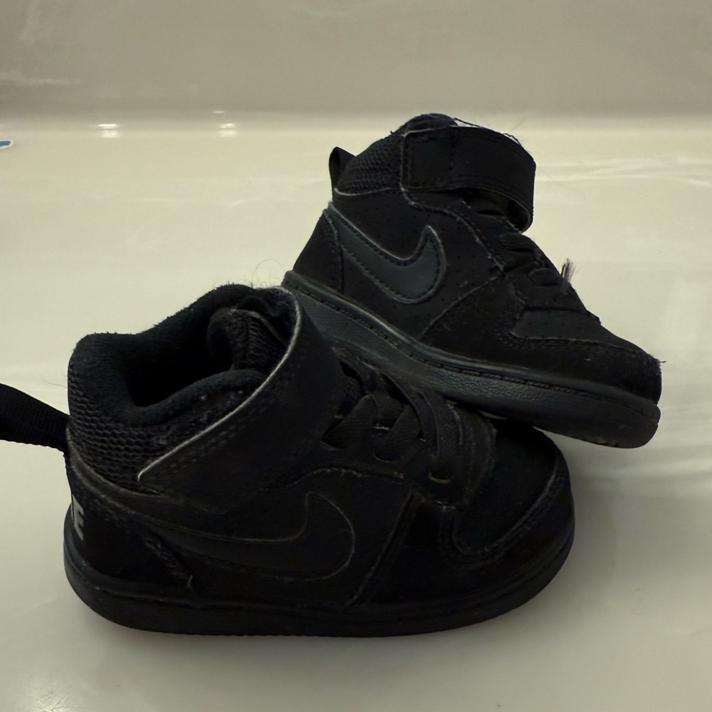 Nike toddler court borough Mid Black Sneakers 5C